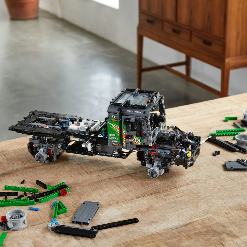 4x4 Building Toy 2,110 Pieces L31071
