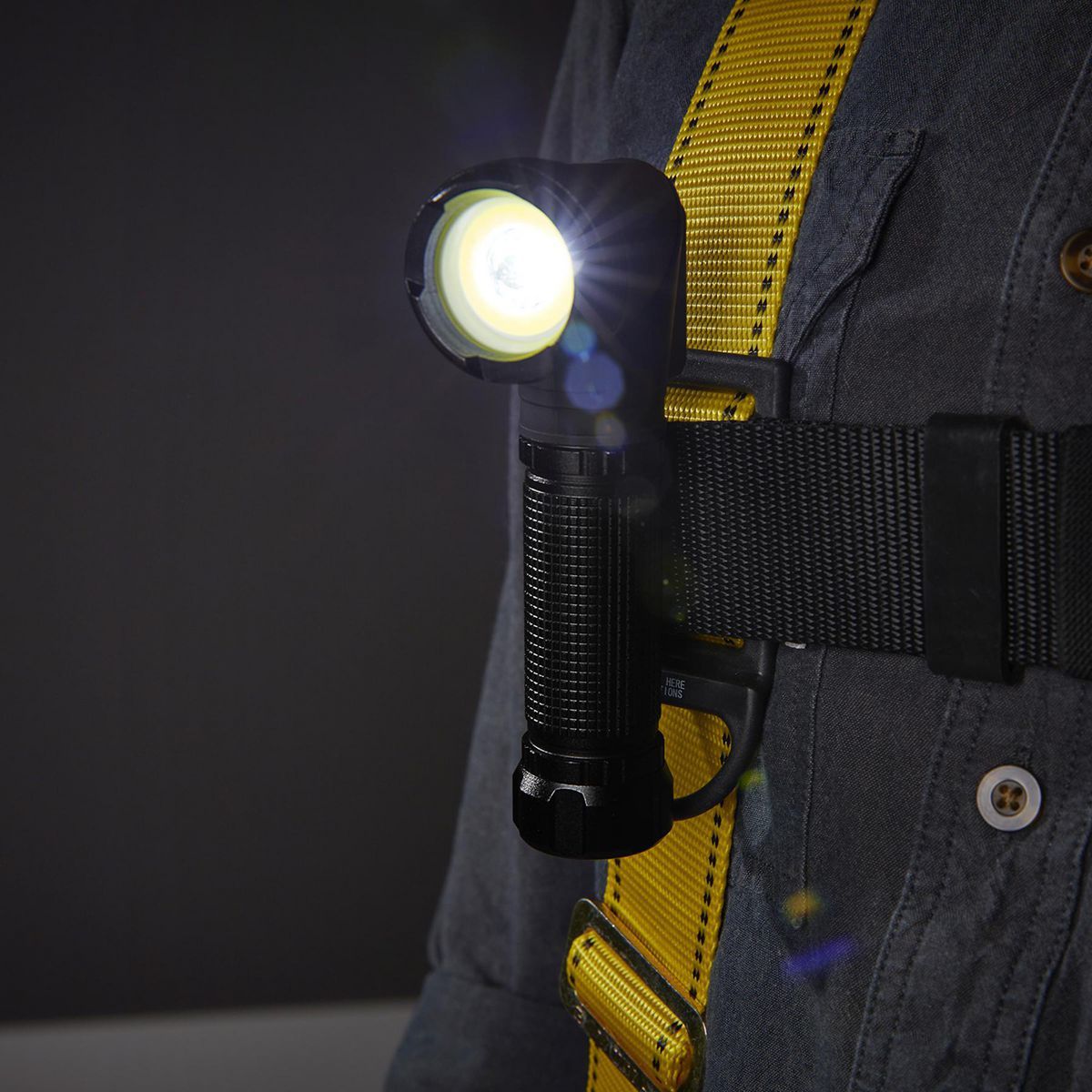 900 Lumen Rechargeable Swivel Head LED Flashlight C779